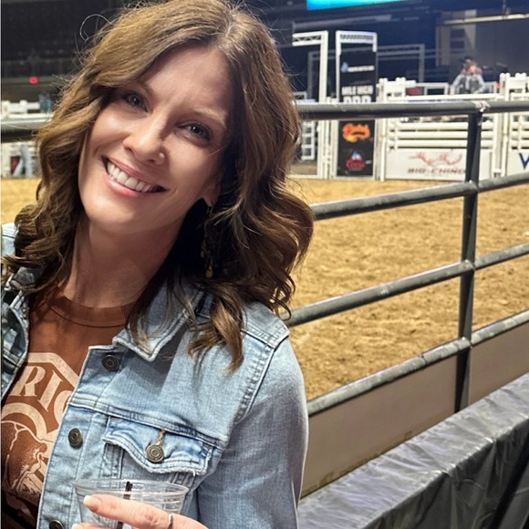 Meet your Posher, Becky - Picture 2 of 2